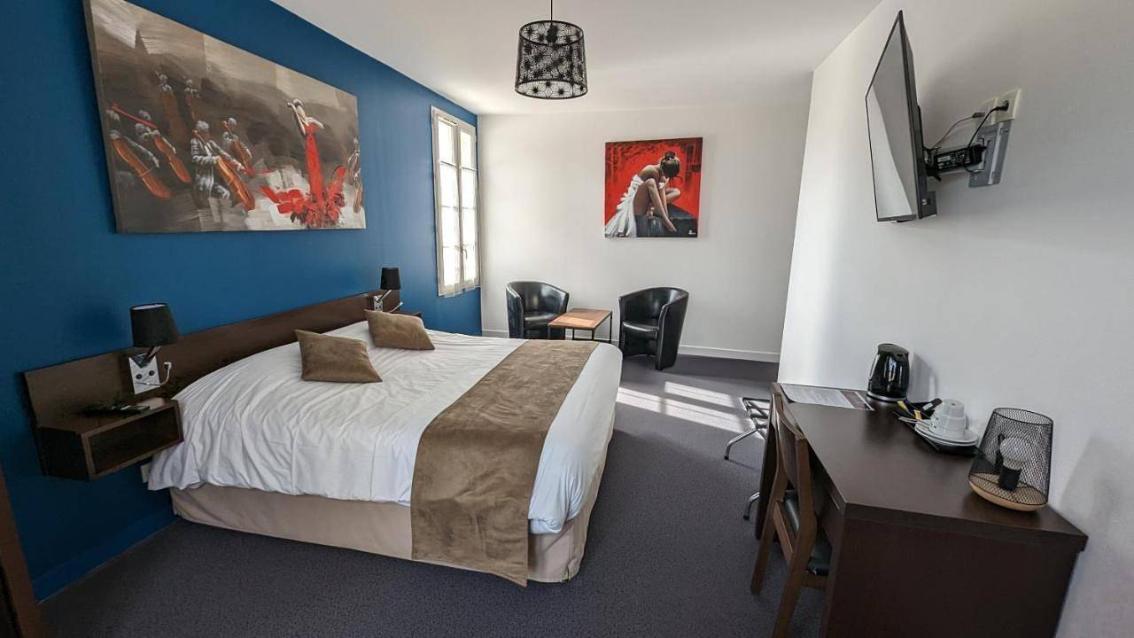 Comfort Double Room with Bath in Gémozac, Région de Saintes