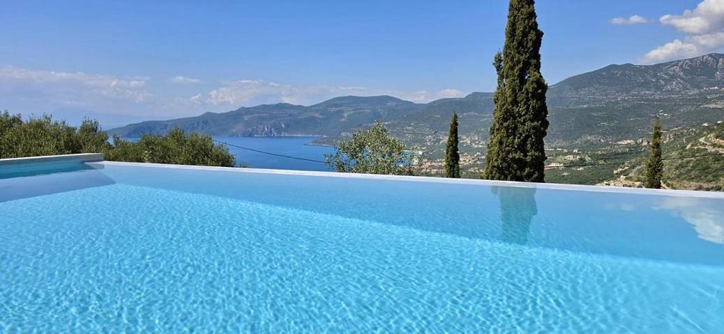 Villa für 6 Personen, mit Pool und Balkon sowie Ausblick - 1