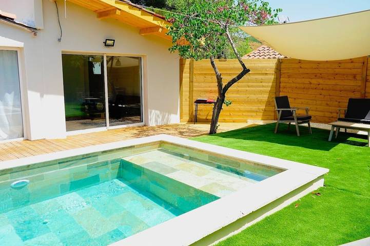 Cottage pour 4 personnes, avec jardin à Cabrières