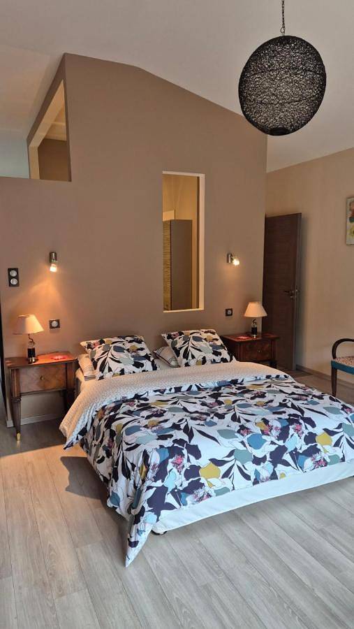 Gîte pour 2 personnes, avec Terrasse et Jardin à Pierre percée