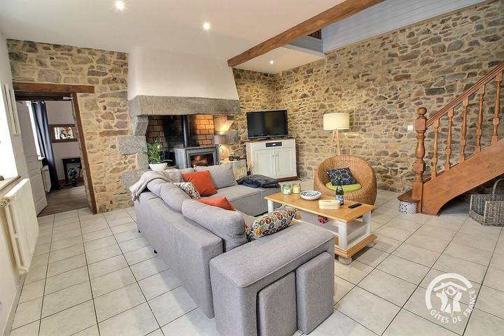 Gîte pour 6 personnes, avec jardin et terrasse à Coatréven - 3