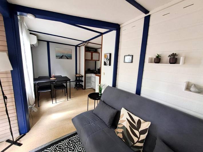 Gîte pour 4 personnes, avec Terrasse ainsi que Jardin et Piscine à Herm