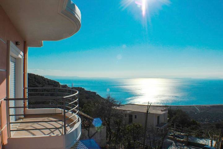 Appartement de vacances pour 4 personnes, avec balcon ainsi que jardin et vue