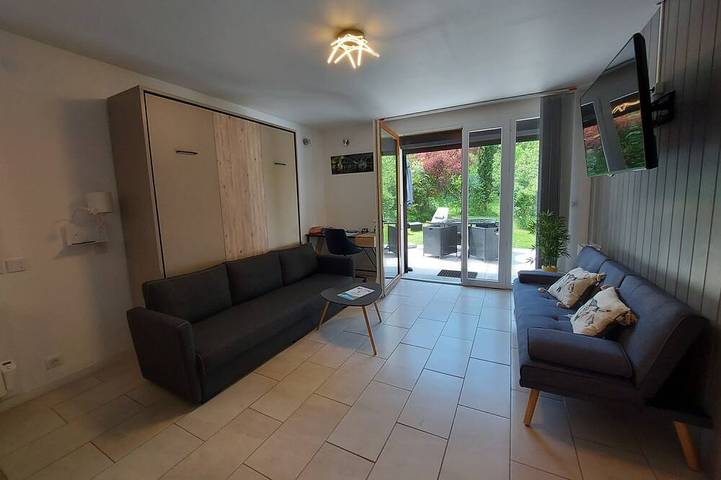 Ganze Wohnung, Seltenes, gemütliches Studio vom Typ \"Loft\" mit Terrasse und Garten im Herzen von St. Jorioz. in Saint-Jorioz, Parc naturel régional du Massif des Bauges