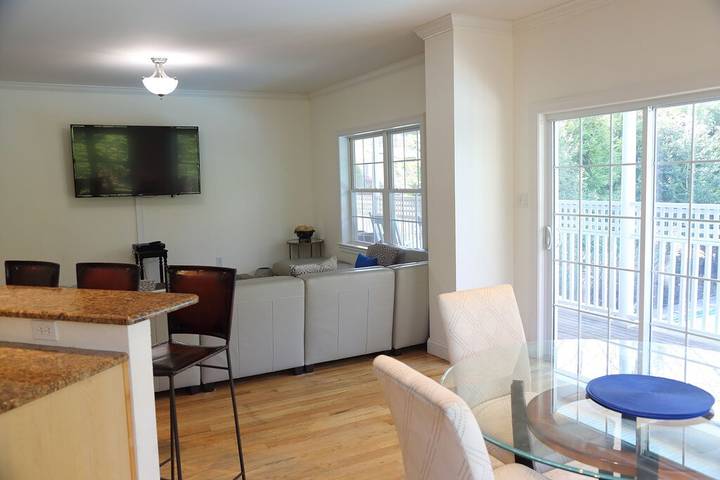 Vacation rental for 14 people, with yard in Sag Harbor