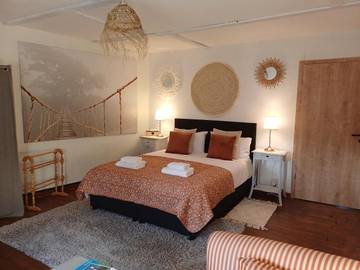 Gîte pour 2 personnes, avec vue et jardin à Viroinval