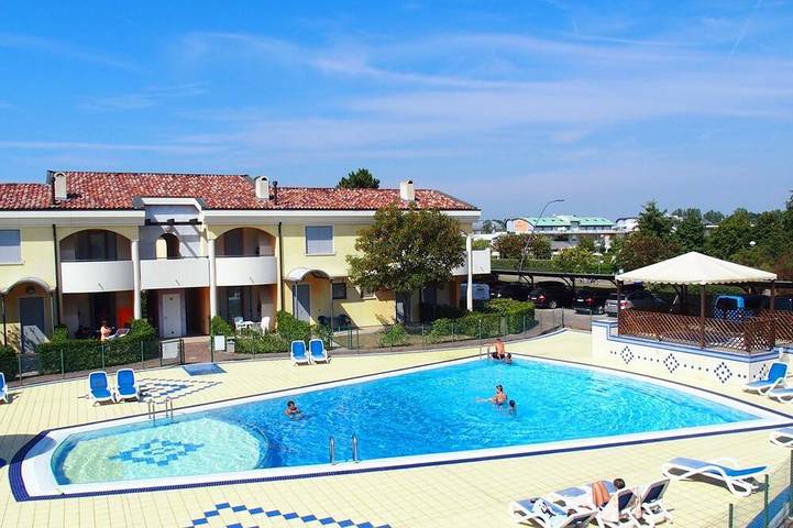 Ferienpark für 5 Personen, mit Garten und Terrasse sowie Pool, mit Haustier in Bibione