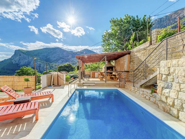 Villa pour 7 personnes, avec Balcon et Balcon/Terrasse ainsi que Terrasse et Piscine à Solin