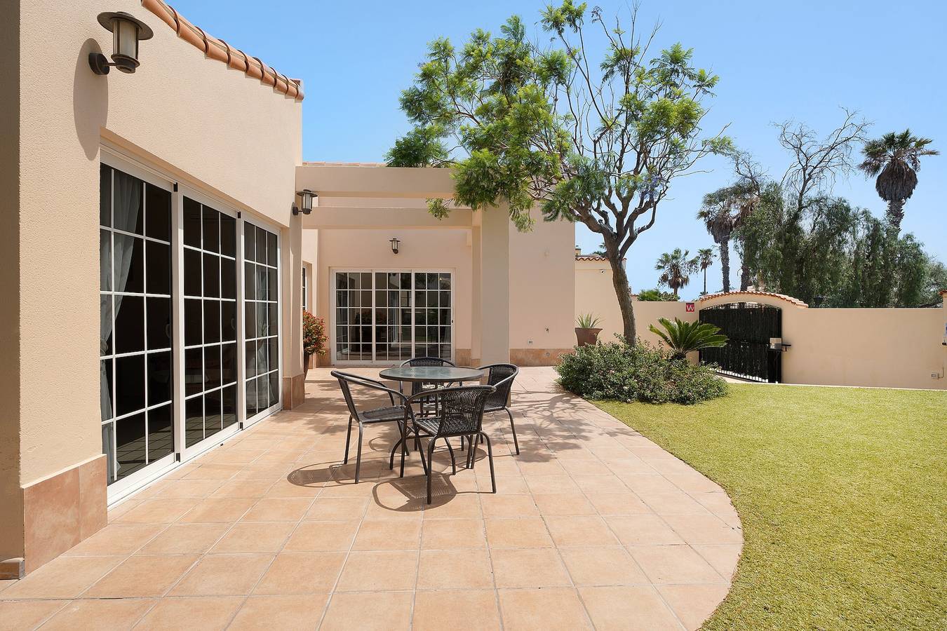 Villa de vacaciones 'Jacaranda' con vistas a la montaña, Wi-Fi y aire acondicionado in Oasis del Sur, San Miguel de Abona