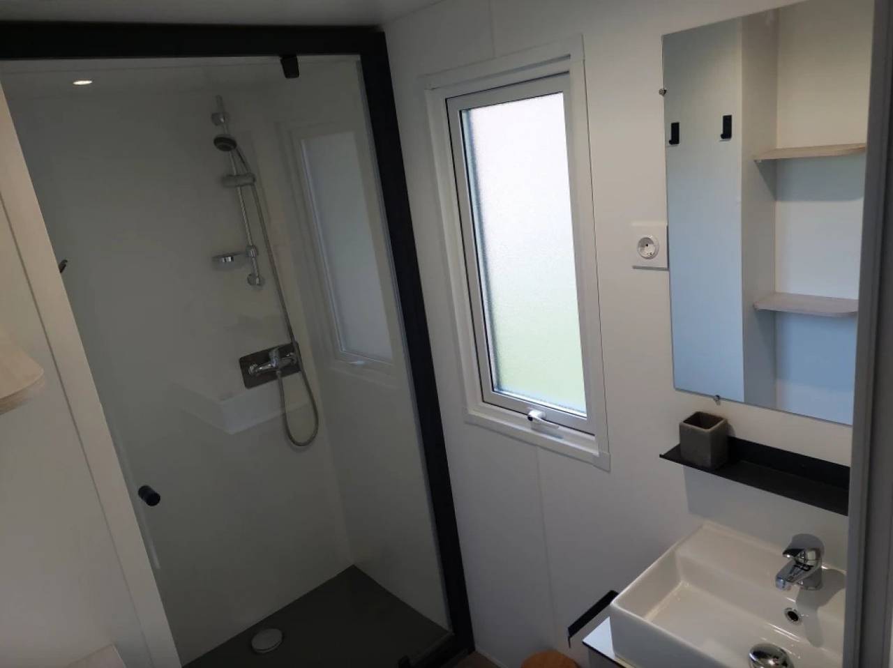 Zecamping 3* toboggans chiens acceptés mobil-home 35m2 6 pers in Chézery-Forens, Parc naturel régional du Haut-Jura