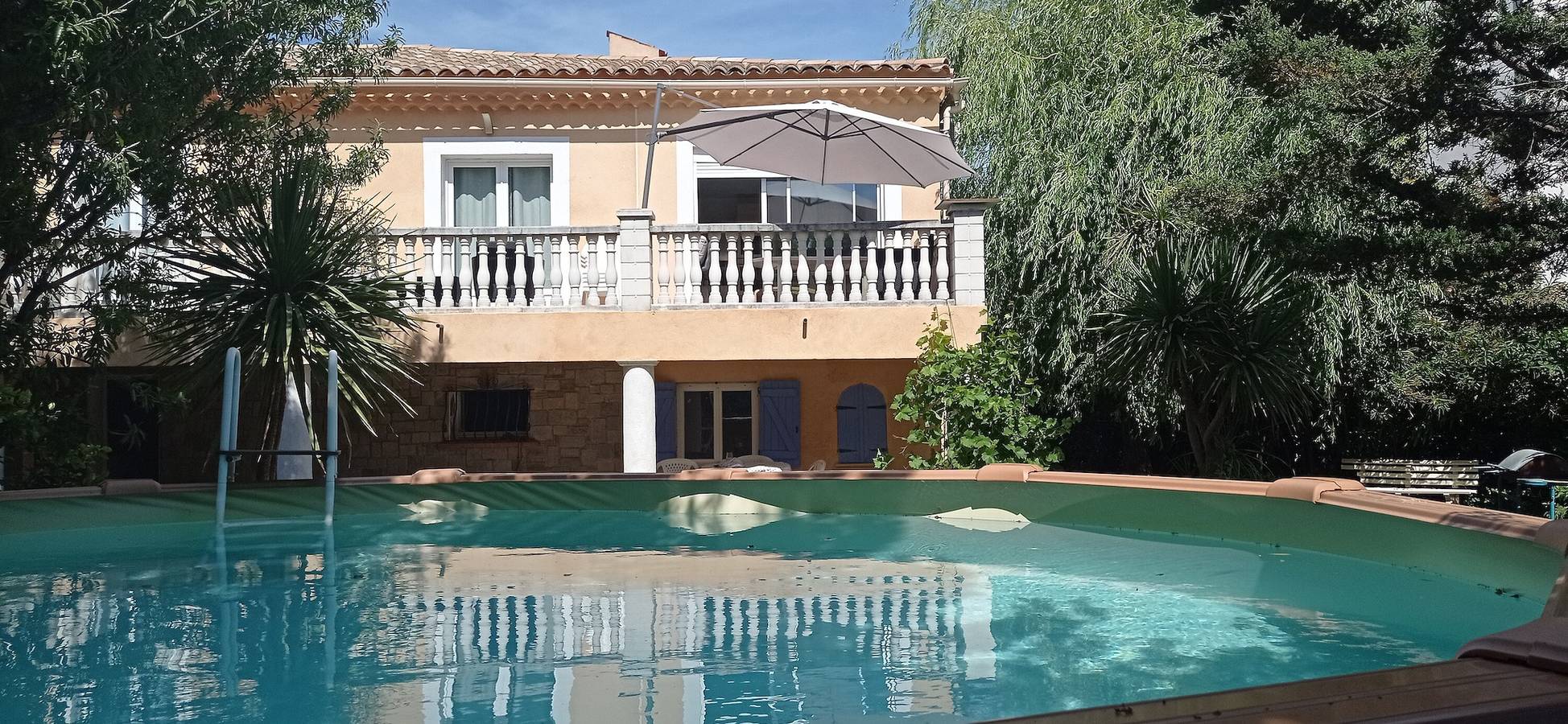 Maison de vacances 'Les Vignes' avec terrasse privée, piscine, jardin privé et climatisation in Saint-Raphaël, Massif de l'Esterel