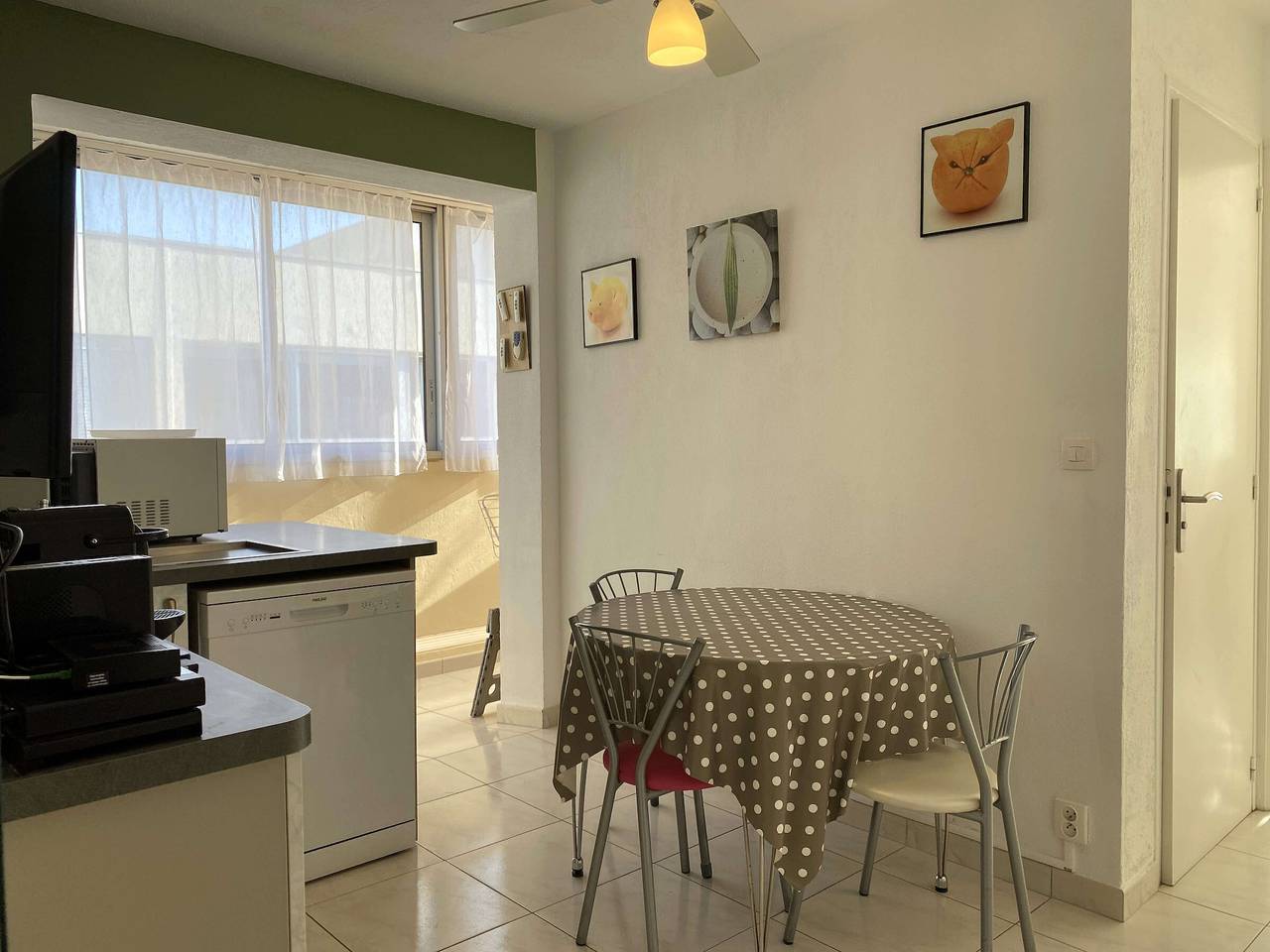 Appartement entier, Appartement T2 Lumineux à Balaruc-les-Bains, Proche Thermes, Parking, Wifi, 2 Étoiles in Balaruc-les-Bains, Côte d'Améthyste