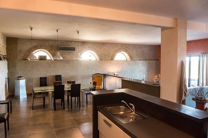 Location de vacances pour 16 personnes, avec jardin à Pauligne