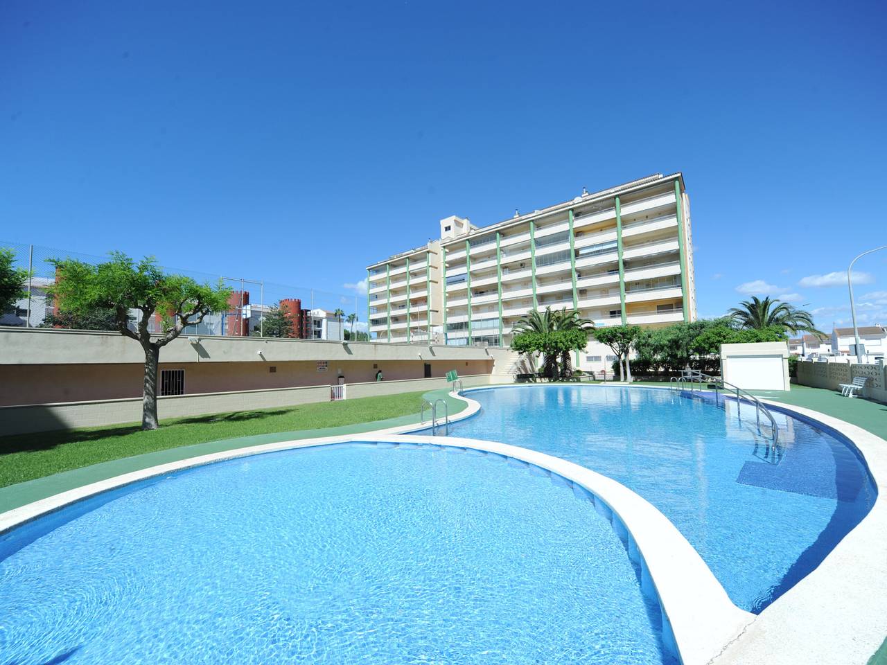 Entire apartment, Holidays in Peñiscola: Beach & Pools in Peñiscola, Costa del Azahar