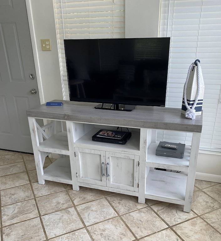 2 Bedroom Lake Front House on Douglas Lake - Private Cove with Amazing Views in Douglas Lake