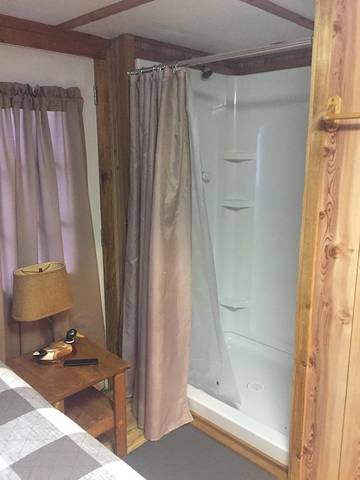 Log Cabin for 4 Guests in Fontana Lake, Swain County, Picture 2