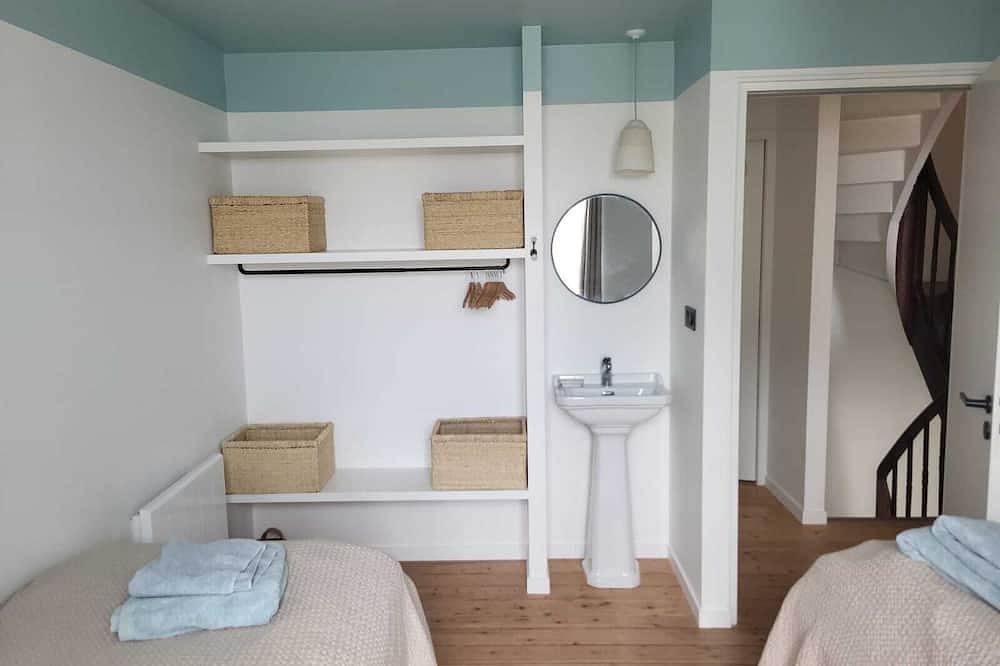 Seaside fishing house, 70 m from the beach - sleeps 10 - Brittany in Saint-Jacut-de-la-Mer, Dinan region