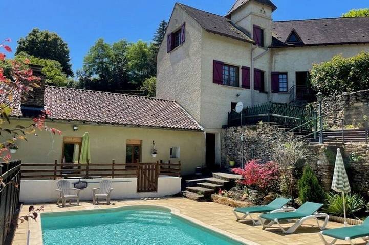 Location de vacances pour 12 personnes, avec jardin et terrasse, animaux acceptés à Saint-Cernin-de-l'Herm