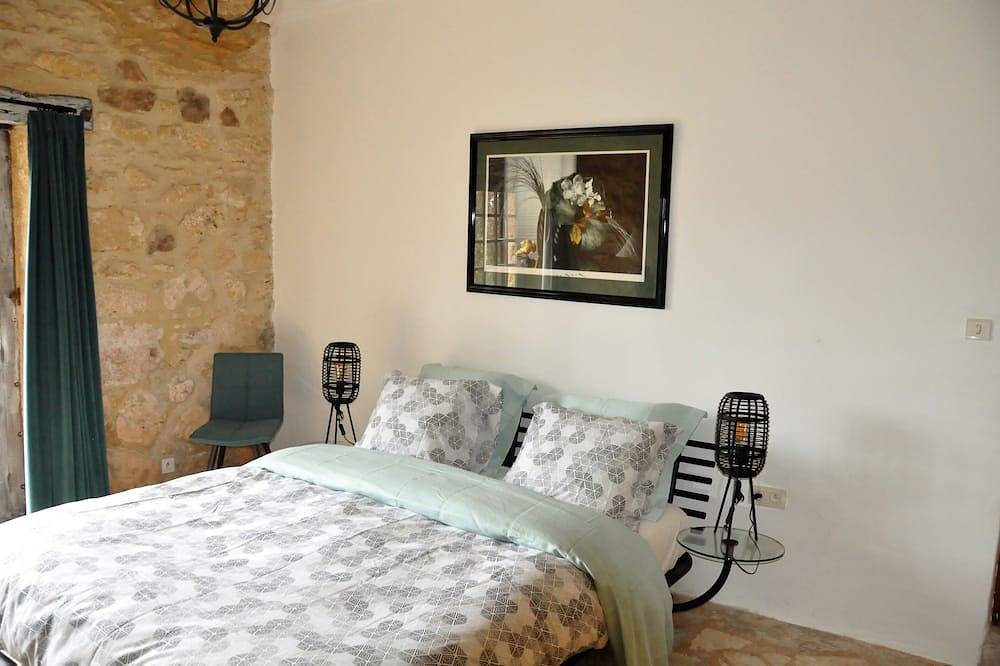 La Source de Piot, luxury villa without a view and in an oasis of peace. in Les Eyzies, Périgord Noir