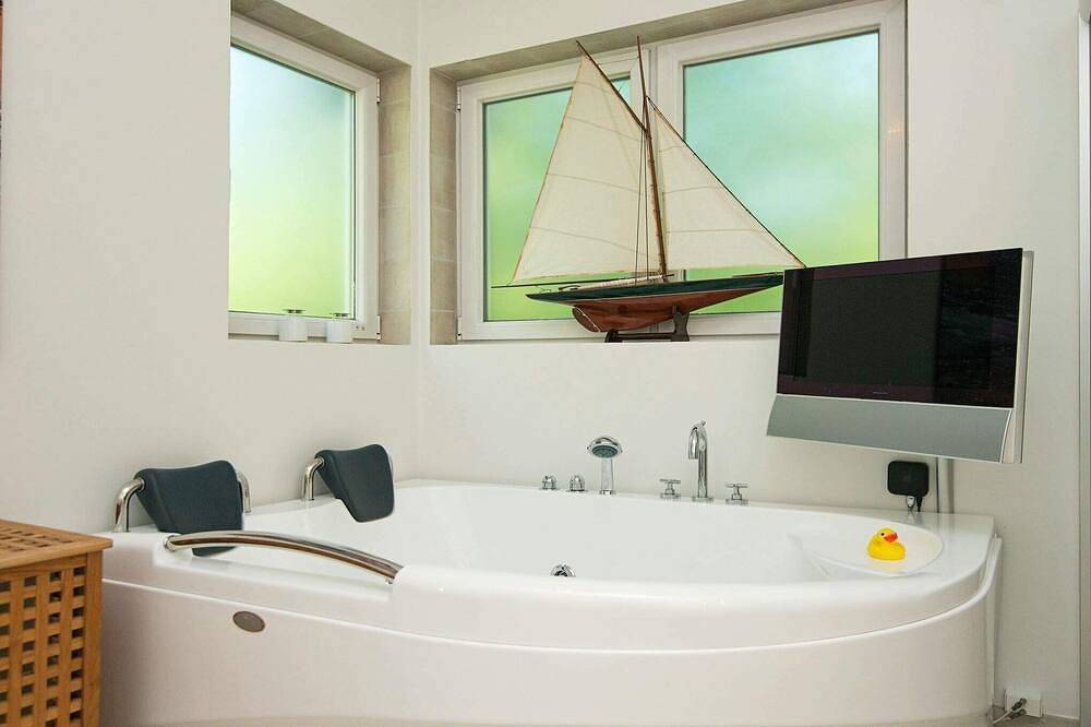 Luxury Spa Retreat in Thorsager - By Traum Ferienwohnungen in Rønde, Djursland