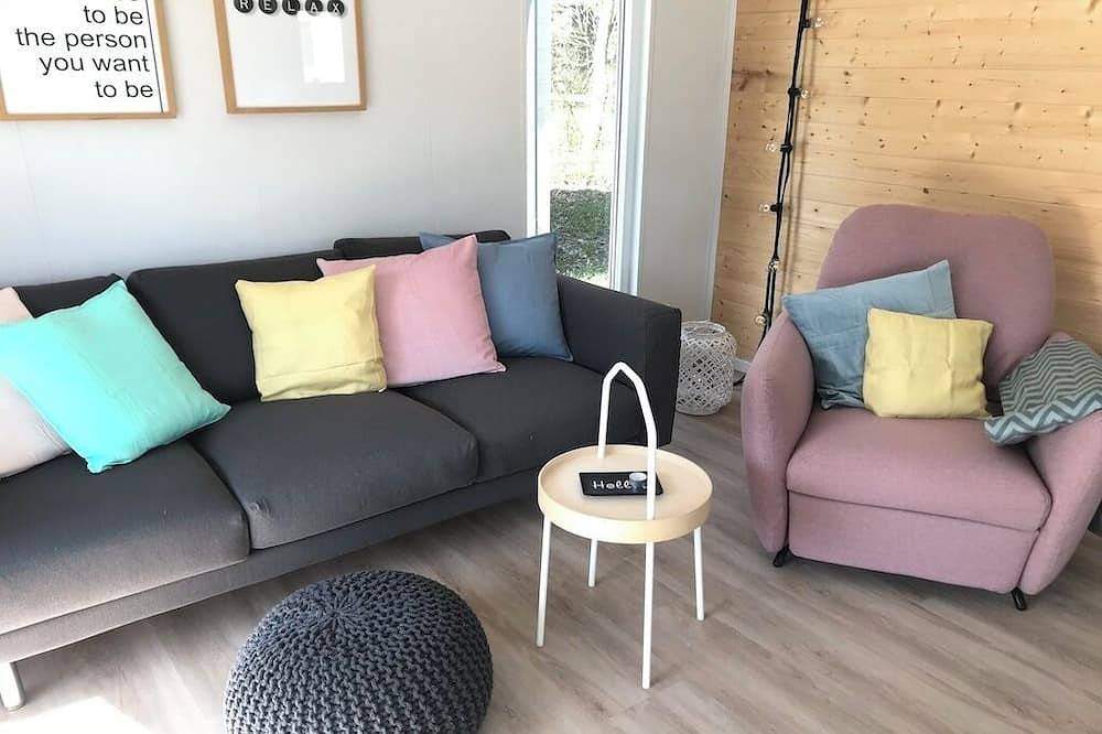 Ferienhaus \"Chalet Paul\" mit Terrasse auf unserem Kinder-Bauernhof in Welt, Eiderstedt