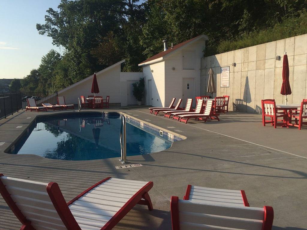 Ganze Wohnung, Schöne voll möblierte 2Br 2Ba Condo W / Pool in Lake Ozark, Lake of the Ozarks