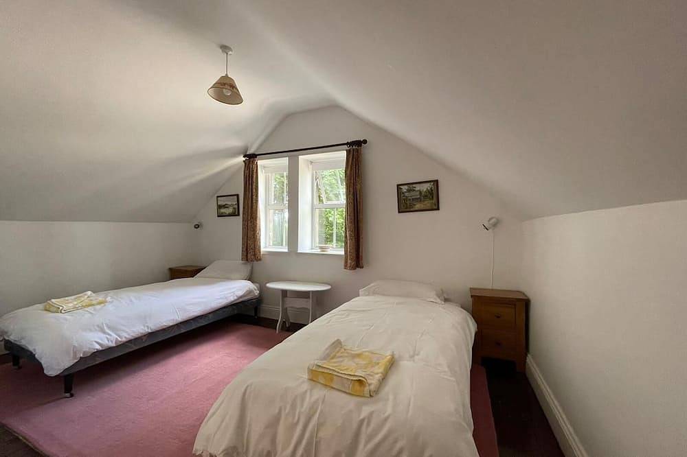 Secluded Glenbeg Tower in stunning private estate. in Drongawn Lough