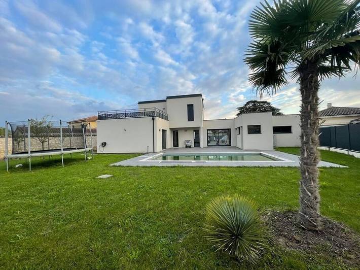 Location de vacances pour 6 personnes, avec piscine et jardin à Mâcon - 3