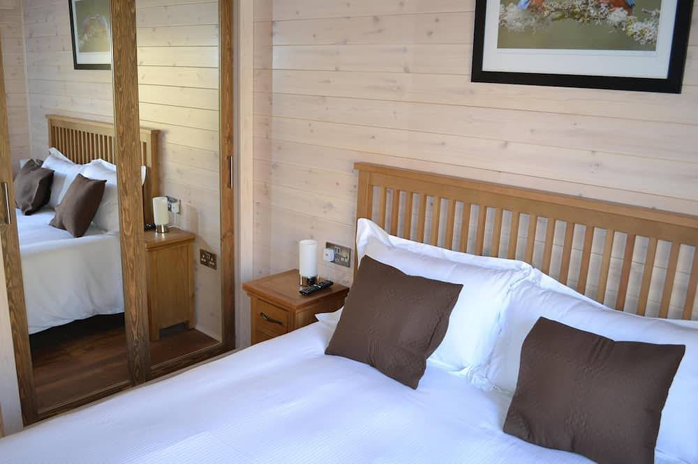 Entire apartment, Kingfisher Luxury Lodge with Sauna and Hot Tub in Chinnor, Chiltern Hills