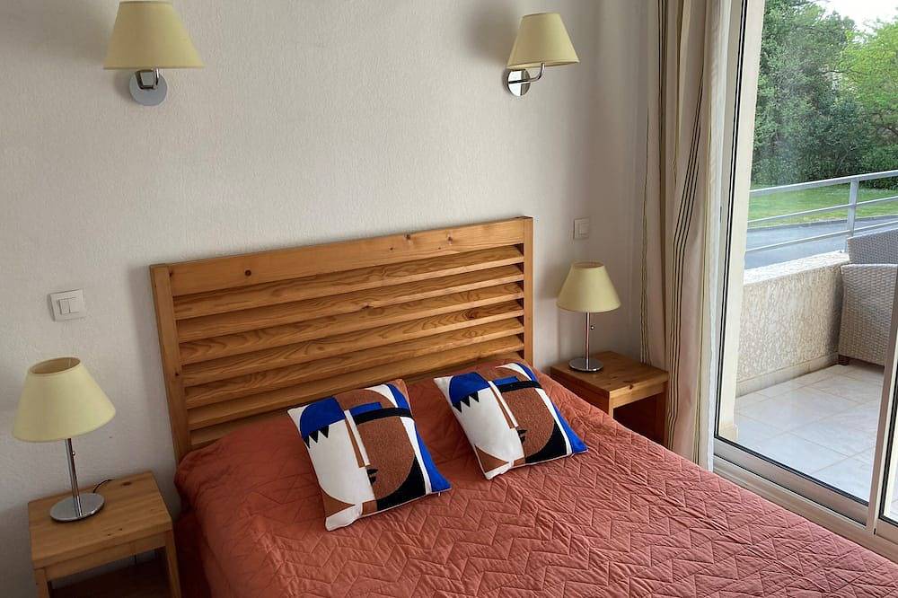 Appartement entier, Appartement avec terrasse et accès direct piscine & plage in Poggio-Mezzana, Arrondissement de Corte