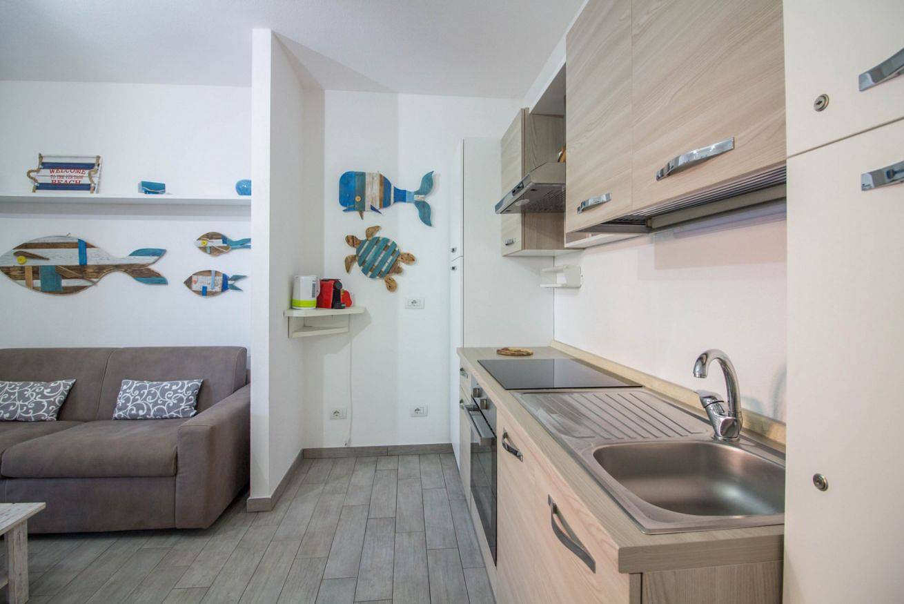 Entire apartment, Guesthost - Gabbiano Lovely Flat with Veranda in Palau (town), Palau (Sardinia)