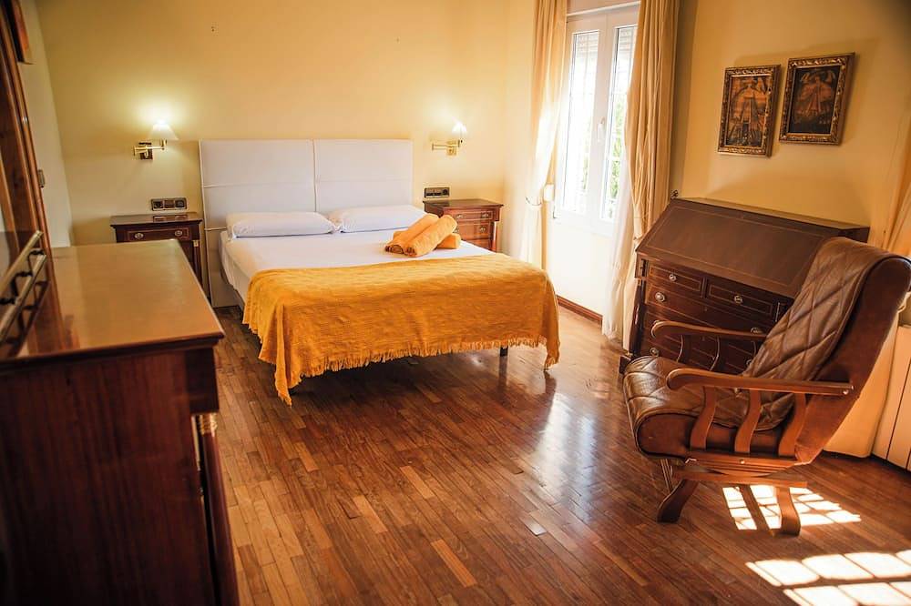Villa del Mamut, en Padul Granada in El Puntal (Granada), El Padul