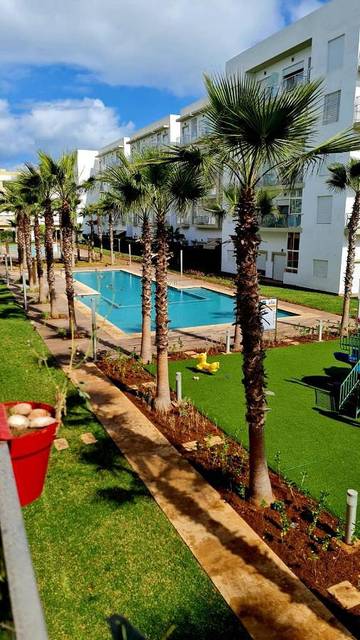 Gîte pour 6 personnes, avec piscine et vue ainsi que balcon et jardin à Bouznika