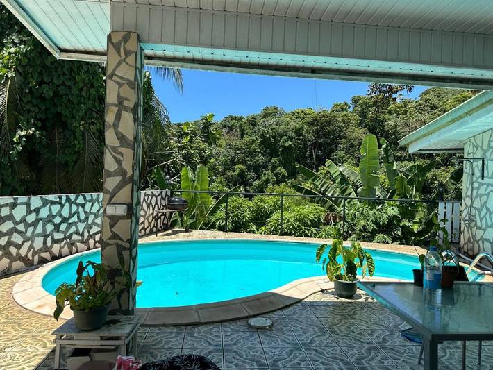 Appartement de vacances pour 2 personnes, avec terrasse ainsi que piscine et vue