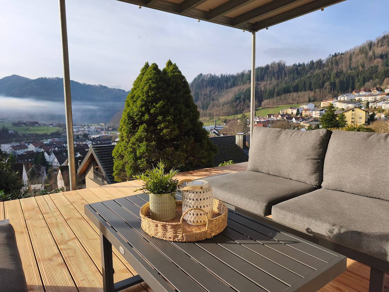 Apartamento entero, Apartamento 'Kinzigtalblick' con vistas a la montaña, terraza privada y Wi-Fi in Wolfach, Valle del Kinzig