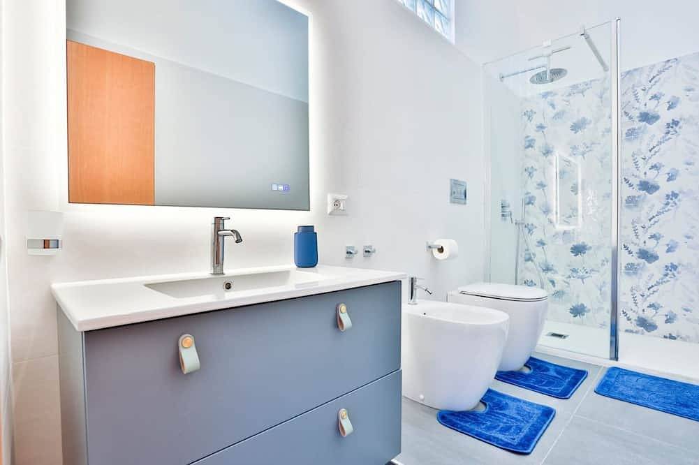 Apartamento entero, Guesthost - Charming 60 sqm apartment, ideal for up to 3 people, located on the first floor of a building without an elevator.The property is located in Pozzuoli, in a strategic position that allows easy access to the city center and the metro and train in Pozzuoli, Provincia de Nápoles