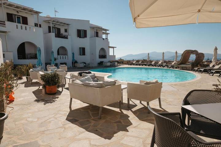 Appart’hôtel pour 2 personnes, avec Balcon et Terrasse ainsi que Jardin et Piscine