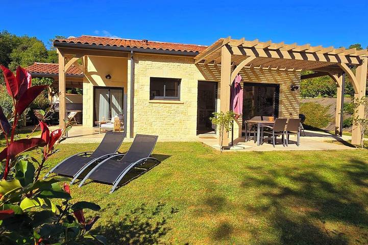 Maison de vacances pour 5 personnes, avec jacuzzi ainsi que jardin et terrasse à Carsac-Aillac