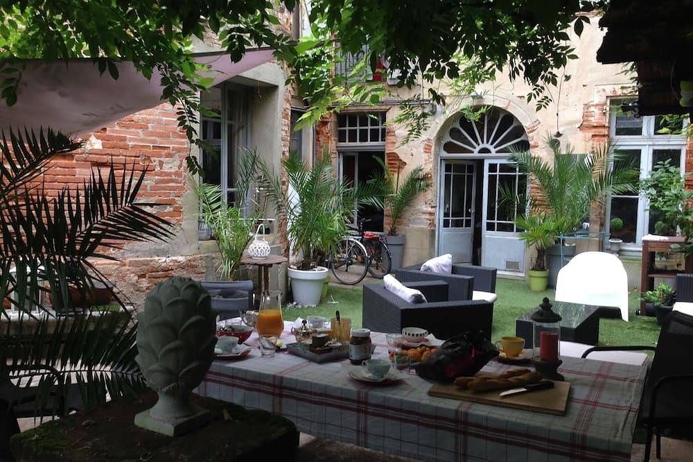 Habitación en Bed and Breakfast en el centro de la ciudad de Moissac in Moissac, Tarn y Garona