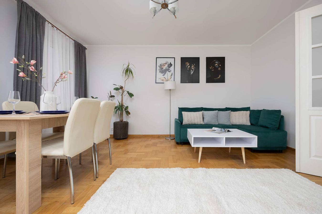 Apartamento entero, Spacious Apartment with 4 Bedrooms | For 7 Persons, Smart Tv in Varsovia Śródmieście, Varsovia