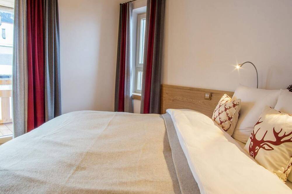 Ganze Wohnung, Ferienwohnungen in den Bergen - Ferienwohnung Alpenchic (2 Schlafz.) in Oberammergau, Bayerische Alpen