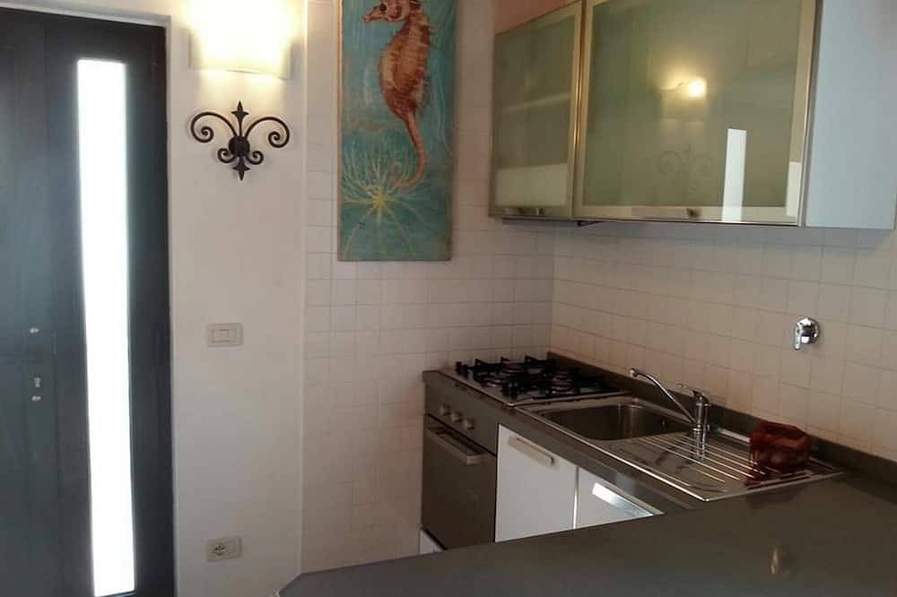 Ganze Wohnung, Studio 100 Meter vom Strand entfernt, 15 Minuten mit dem Zug von Cinque Terre entfernt in Bagni Stella, Deiva Marina