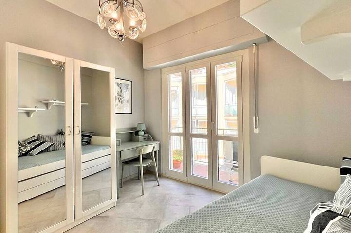 Ganze Wohnung, Fabulous 2-bedroom apartment with Ac and heating in Varigotti, Italy in Varigotti, Finale Ligure Gemeinde