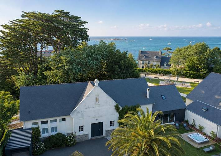 Location de vacances pour 12 personnes, avec jardin et jacuzzi, adapté aux familles dans Office De Tourisme De Brignogan Plages