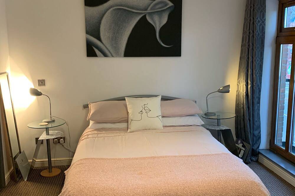 Schönes 4 Schlafzimmerreihenhaus im mit einem Gatter geversehenen Hof nahe Stadtzentrum in Belfast, Grafschaft Antrim