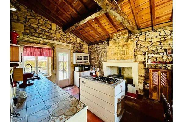 Location de vacances pour 6 personnes, avec jardin ainsi que piscine et vue à Pujols (Gironde) - 4