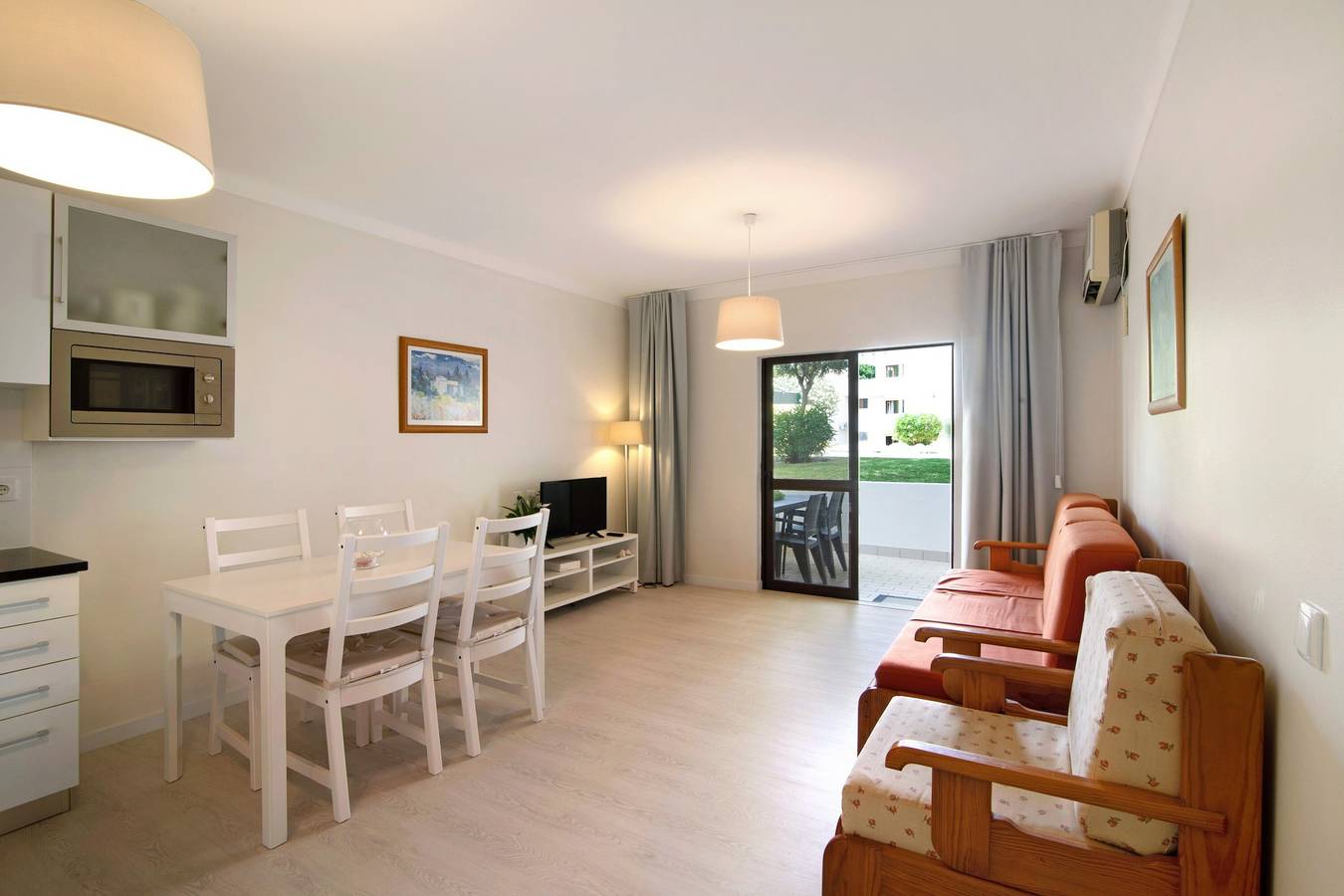 Apartamento inteiro, Apartamento 'Jardins da Falésia' com Piscina, Terraço e Wi-Fi in Praia da Falésia, Albufeira