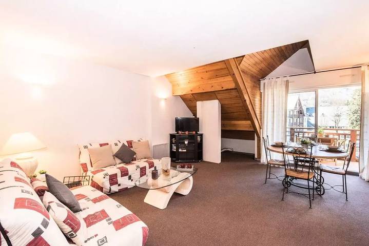 Gîte pour 6 personnes, avec vue dans Office De Tourisme De Saint Laurent Soulan - 2