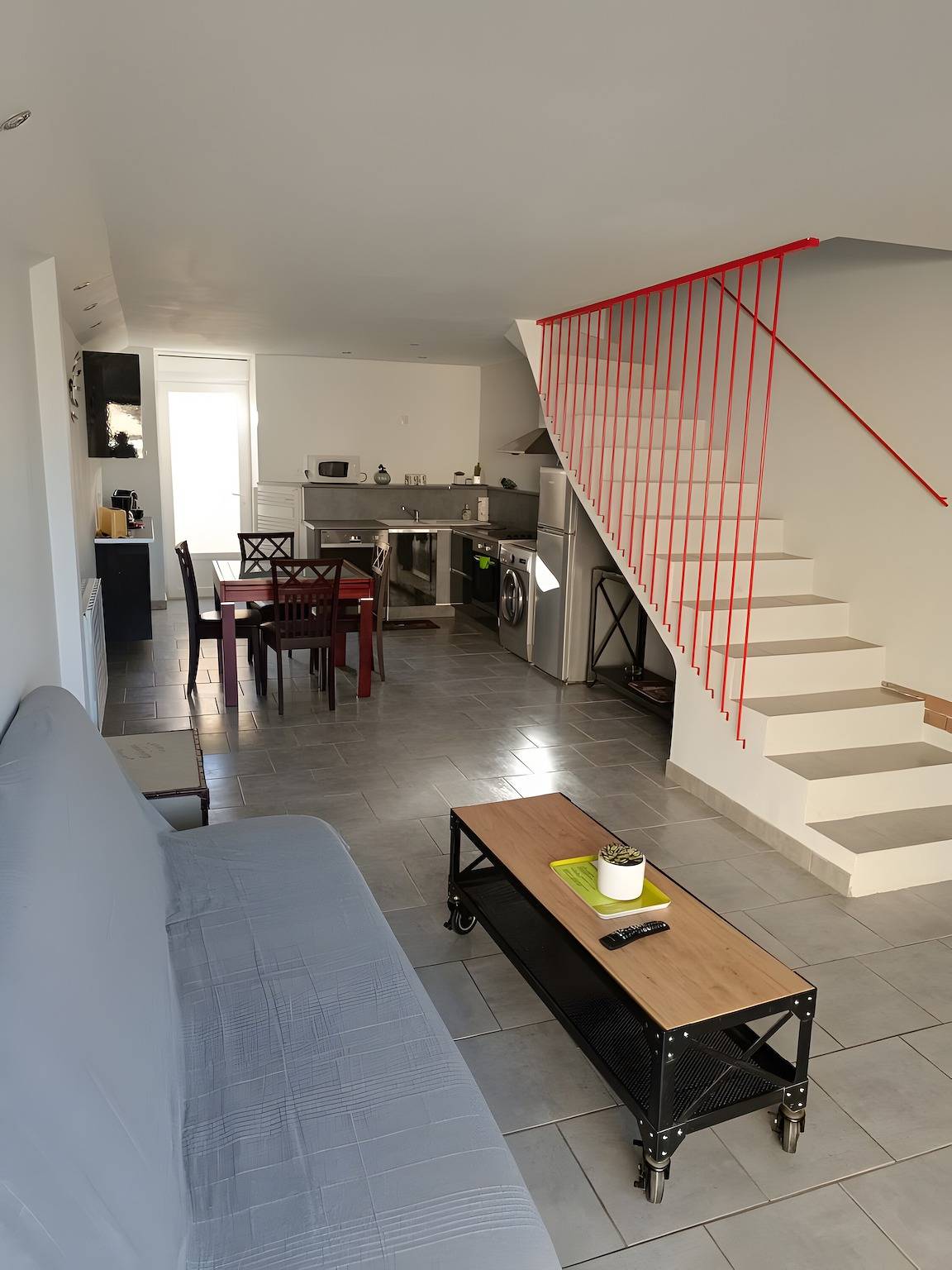 Le Gîte Du Vieux Mûrier Côté Est : jardin privé, Wi-Fi et climatisation in Saint-Jean-de-Serres, Région d'Alès