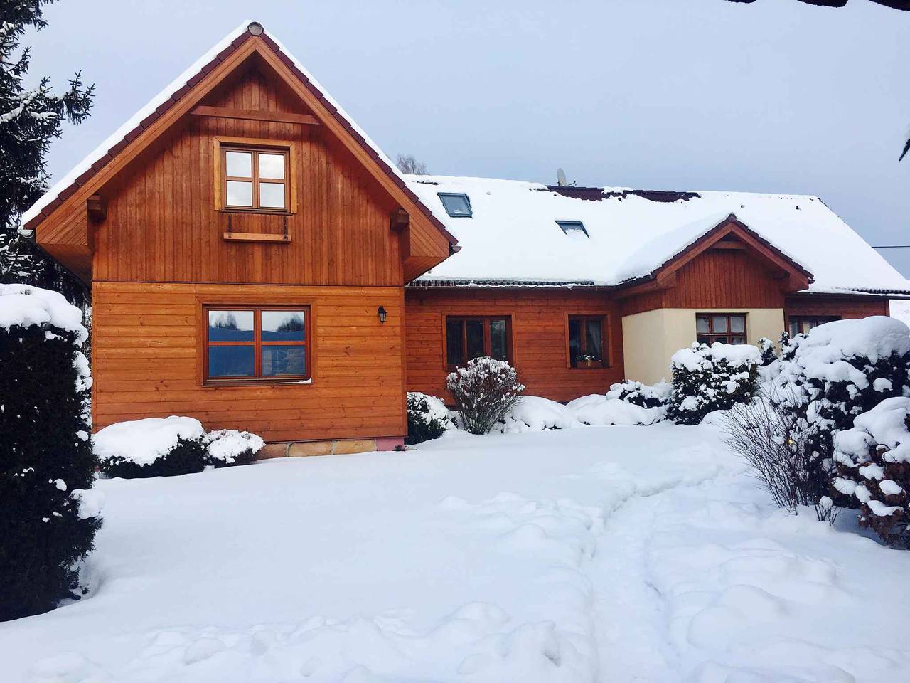 Ferienhaus mit Außenpool und Spielplatz  in Horní Olešnice, Region Trautenau